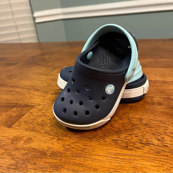 Little boy Crocs navy blue size 4-5 - Picture 1 of 9